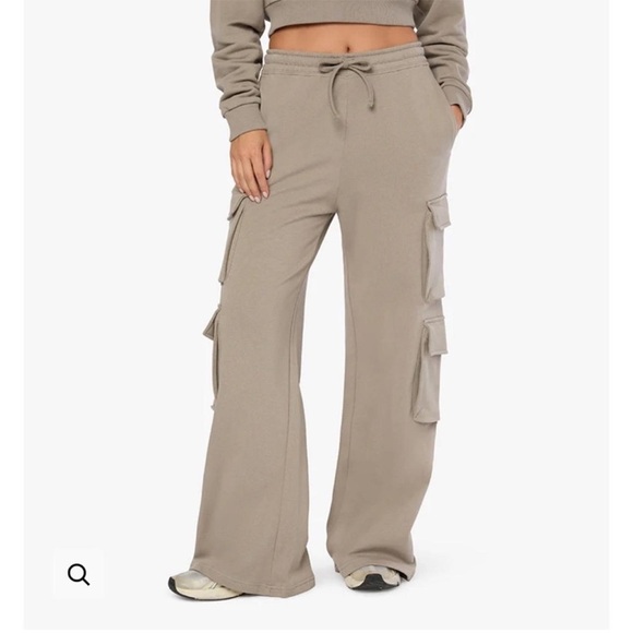 REVOLVE Pants - Revolve x WEWOREWHAT NWT cargo fleece sweatpants size XXS in brown tan stone